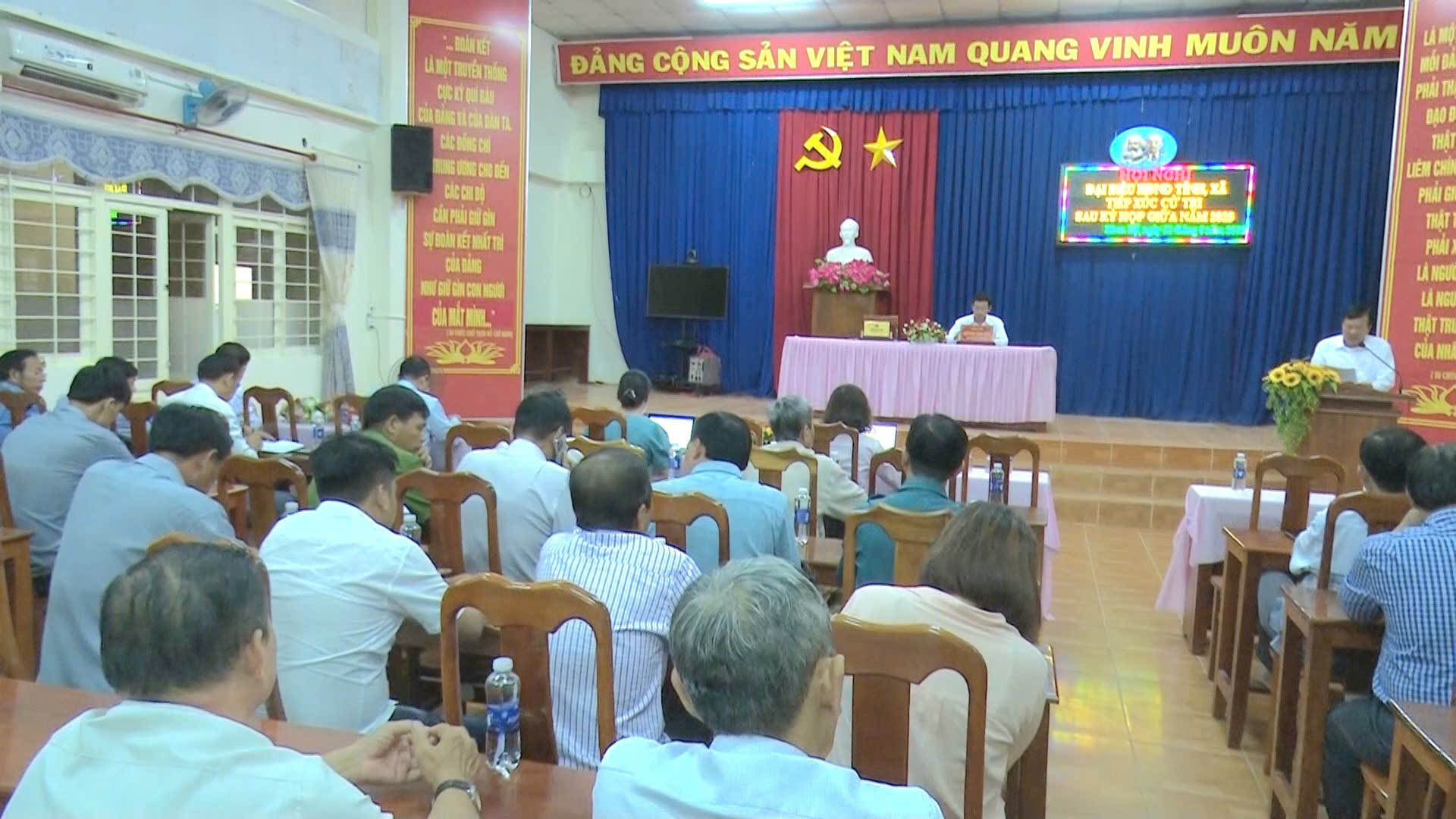 Đại biểu HĐND trả lời ý kiến cử tri