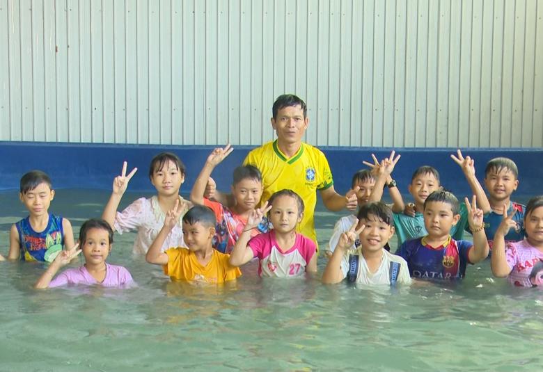 Phổ cập bơi giữ an toàn cho trẻ trong mùa hè