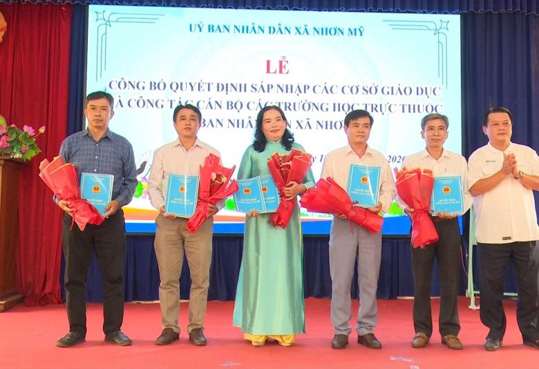 Nhơn Mỹ sáp nhập - tổ chức lại các trường học trên địa bàn