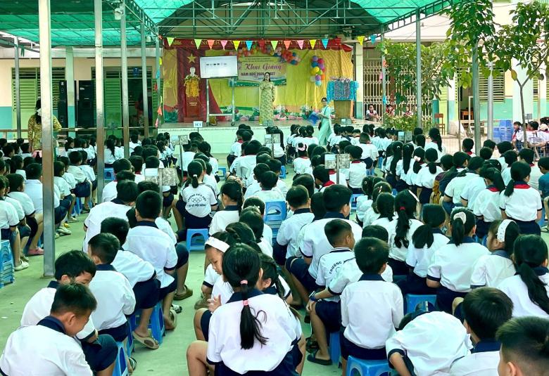 Lễ khai giảng tại trường tiểu học Mỹ Hội Đông phân hiệu 2