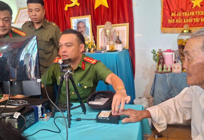 Công an Nhơn Mỹ “Vì dân phục vụ”