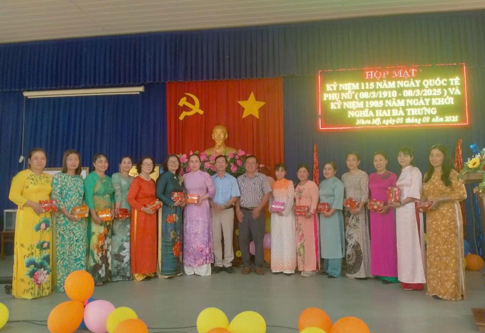 Hội phụ nữ xã Nhơn Mỹ họp mặt kỷ niệm 115 năm ngày Quốc tế phụ nữ 2025