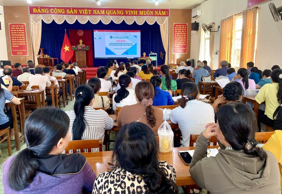 Nhơn Mỹ tuyên truyền chính sách bảo hiểm xã hội, bảo hiểm y tế cho cán bộ chủ chốt các ấp