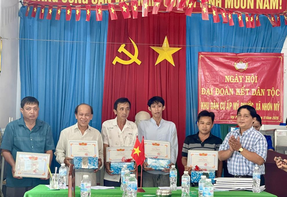 Ấp Mỹ Phước và Mỹ Thạnh tổ chức Ngày hội Đại đoàn kết toàn dân tộc