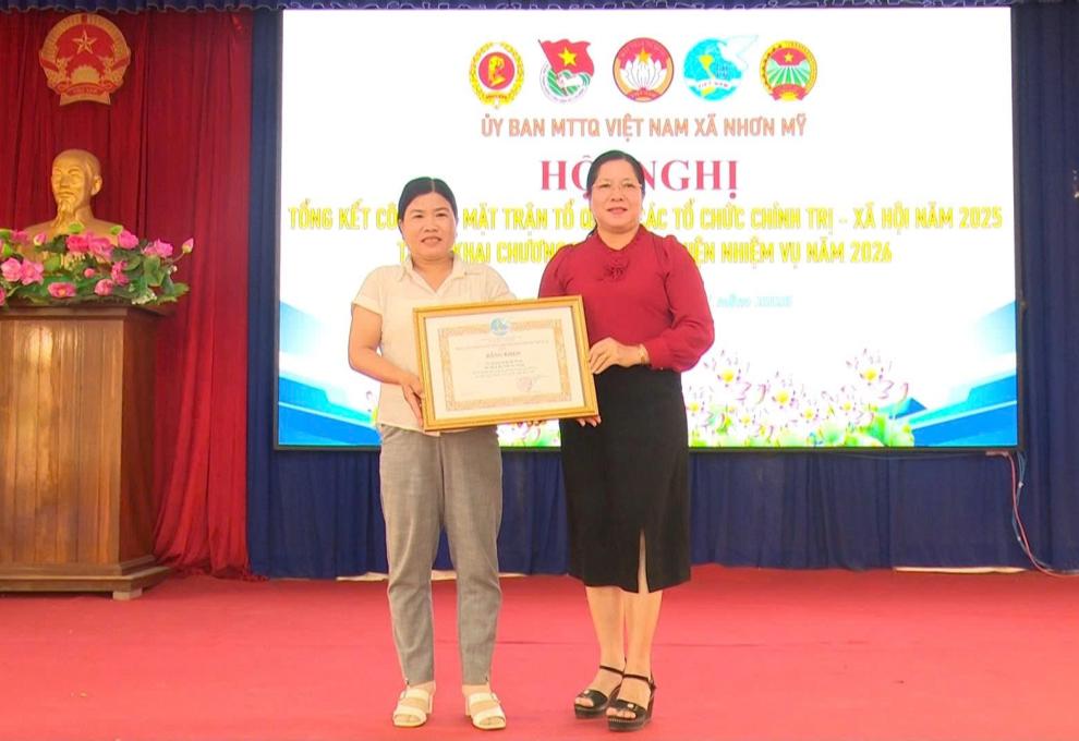 Chi hội phụ nữ ấp Mỹ Thuận vinh dự được nhận bằng khen của Trung ương Hội LHPN Việt Nam