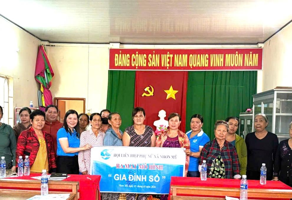 Ra mắt mô hình “Gia đình số” tại Chi hội Phụ nữ ấp Mỹ Thuận