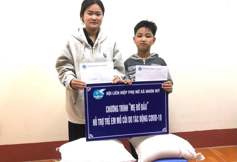 Hội LHPN Nhơn Mỹ thực hiện chương trình “mẹ đỡ đầu” nhân dịp Quốc tế thiếu nhi (1/6)