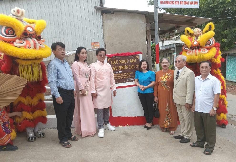   Xã Nhơn Mỹ được hình thành trên cơ sở sáp nhập ba đơn vị hành chính (xã Long Giang, Nhơn Mỹ và Mỹ Hội Đông, huyện Chợ Mới trước đây. Xã có diện tích tự nhiên 78,66 km², gồm 605 tổ tự quản. Nhơn Mỹ, mảnh đất giàu truyền thống, hôm nay đang bừng sáng một diện mạo mới. Không chỉ là sự thay đổi của những con đường, những cây cầu, mà còn là sự đổi mới trong ý chí, sự đồng lòng của hơn 89.000 người con quê hương. Nơi đây, sức mạnh đại đoàn kết toàn dân tộc đã biến ước mơ về một vùng quê nông thôn mới nâng cao, 