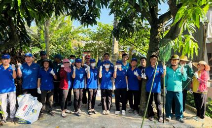 Áo xanh Nhơn Mỹ chung tay làm sạch tuyến kênh Cà Mau