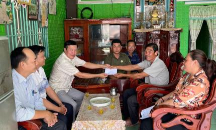 Nhơn Mỹ thăm - tặng quà người có công với cách mạng tiêu biểu nhân kỷ niệm 79 năm ngày thương binh - liệt sĩ (27/7/1947 - 27/7/2026)