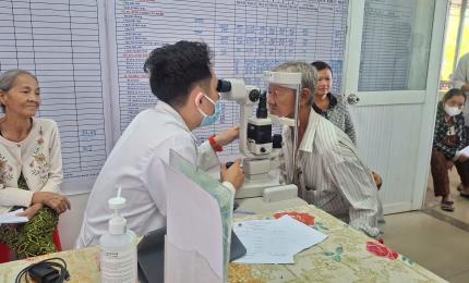 Hơn 500 hội viên nông dân - người cao tuổi – hoàn cảnh khó khăn được khám mắt miễn phí 
