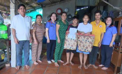 Trao giấy khai sinh cho trẻ có hoàn cảnh đặc biệt tại xã Nhơn Mỹ