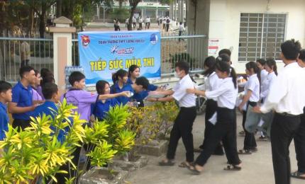 Khi sắc áo xanh đồng hành cùng sĩ tử trong các mùa thi
