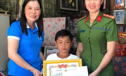 Chi hội Phụ nữ Công an xã Nhơn Mỹ đến thăm hỏi – động viên trẻ mồ côi do ảnh hưởng của đại dịch Covid-19
