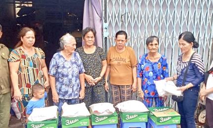 Hơn 14 triệu đồng tặng quà người dân