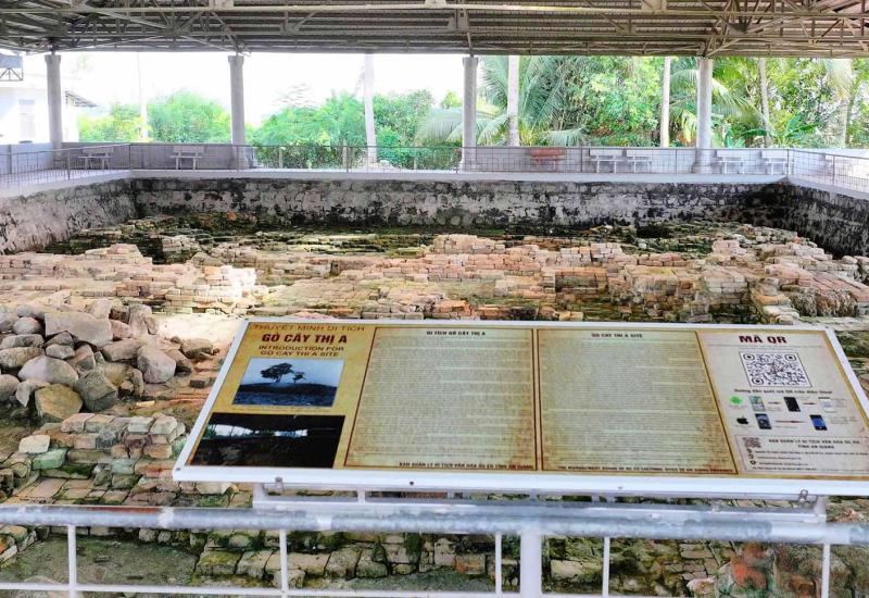 Di tích Gò Cây Thị A nằm giữa cánh đồng xã Óc Eo