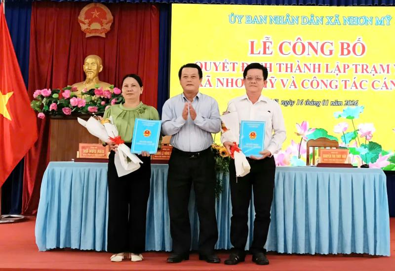 Nhơn Mỹ trao quyết định thành lập Trạm Y tế xã