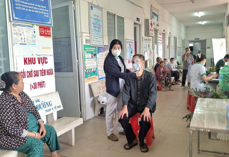 150 người dân xã Nhơn Mỹ được khám mắt miễn phí