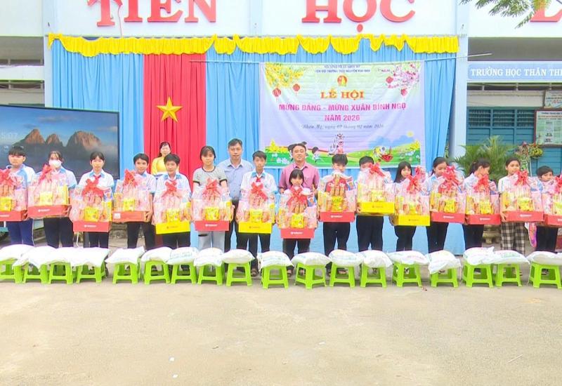 Trường THCS Nguyễn Kim Nha tưng bừng ngày hội mừng Xuân