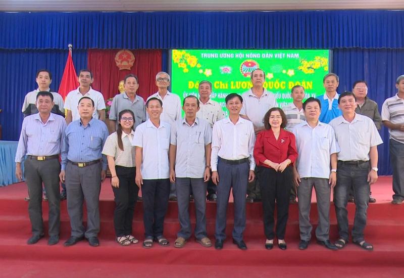 Hội Nông dân tỉnh An Giang trao quà Tết hội viên nông dân khó khăn xã Nhơn Mỹ