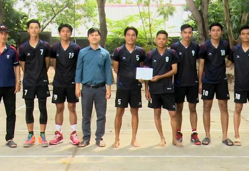 Đội Liên ngành giáo dục đạt giải I môn Bóng chuyền nam 