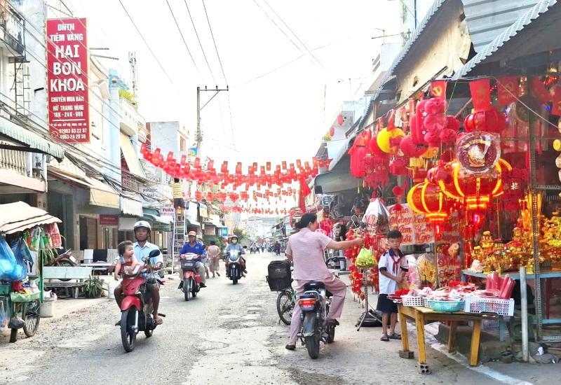 Về Nhơn Mỹ đi chợ Tết