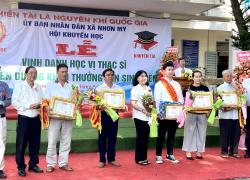 Nhơn Mỹ vinh danh thạc sĩ và tuyên dương tân sinh viên thi đỗ đại học