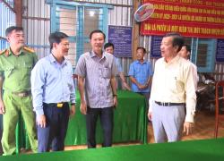 Trưởng ban Nội chính Tỉnh ủy kiểm tra công tác bầu cử - tuyển quân tại xã Nhơn Mỹ